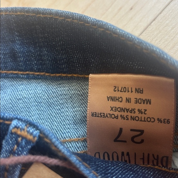 DRIFTWOOD NWT’s . Dark Blue Embroidered Ankle Crop Jeans- style Jackie - Picture 5 of 8